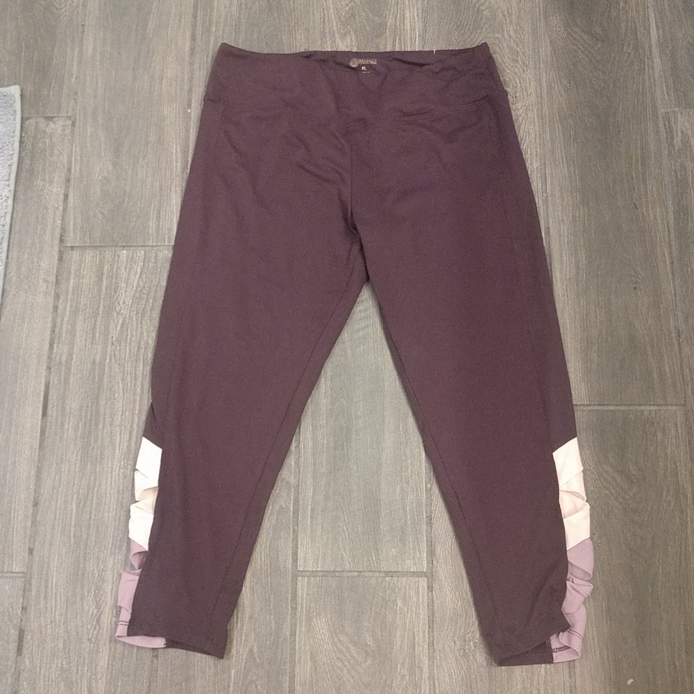 Marika XL Cropped workout leggings